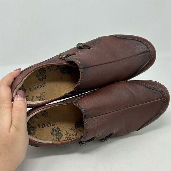 Taos Encore Women's Brown Leather Slip-On Loafers Size 9.5 Casual Fall Buttons - Picture 11 of 14